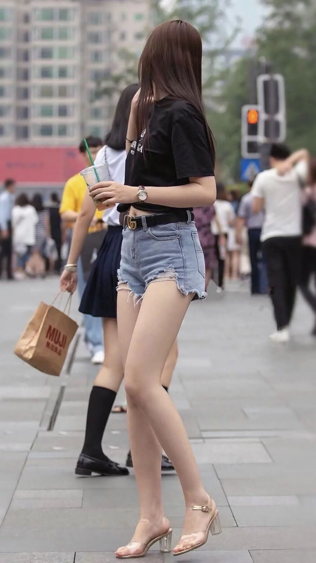 富勒姆锋线配合默契，白百合冲击保级区，富勒姆对伯明瀚
