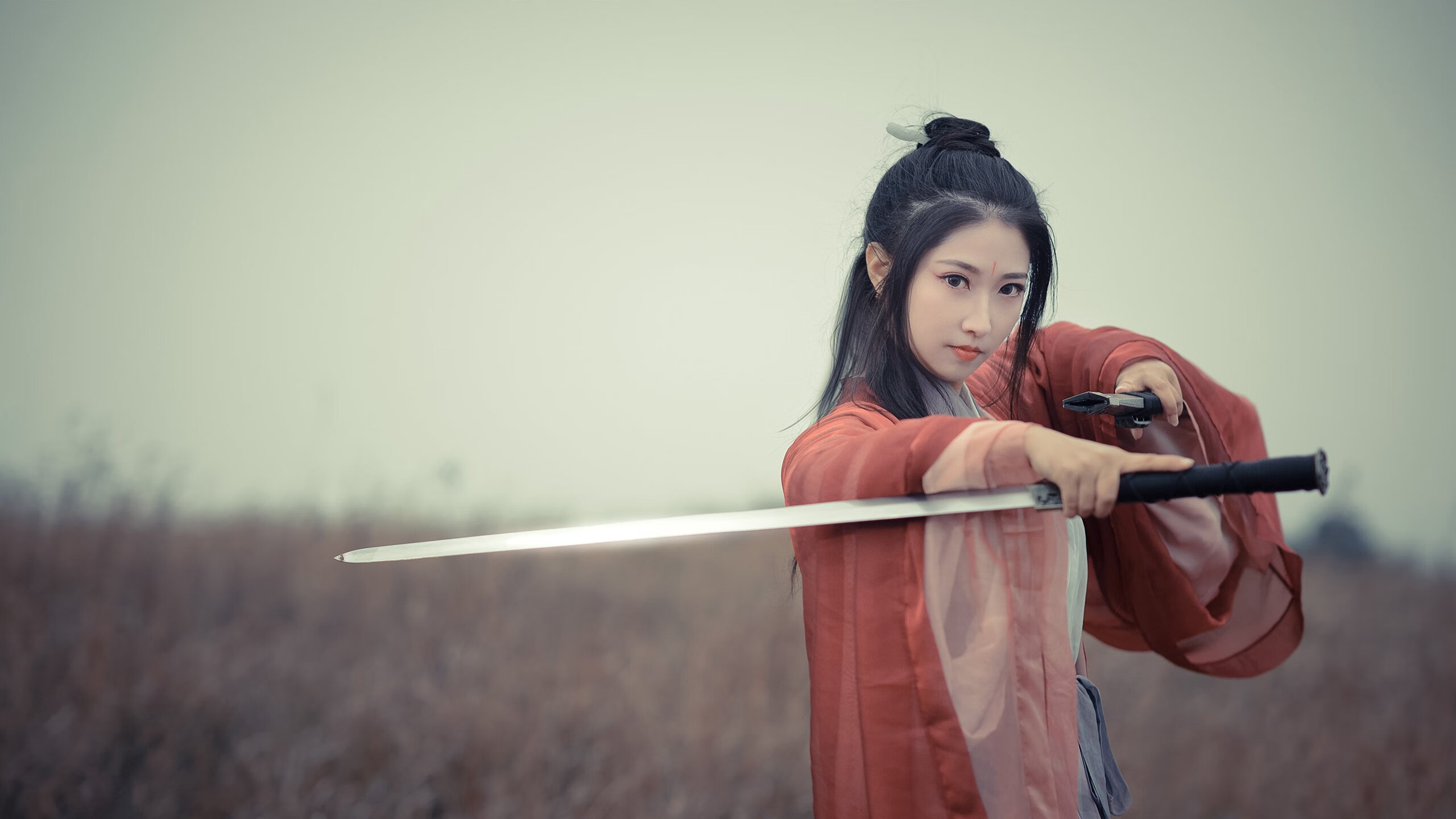 女子篮球训练强化对抗能力提高比赛竞争力,女子篮球训练计划项目